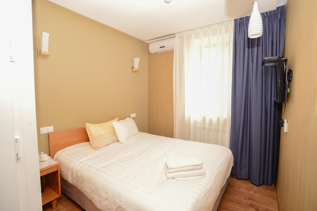 Grushevy Hospitality Boutique Hotel Алма Ата Стая снимка